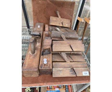 A LARGE QUANTITY OF VINTAGE WOOD PLANES 