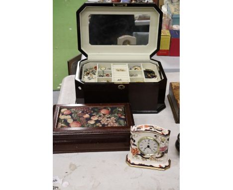 A LARGE WOODEN JEWELLERY BOX CONTAINING COSTUME JEWELLERY TOGETHER WITH A FURTHER JEWELLERY, PLUS A MASON'S MANDALAY MANTLE C