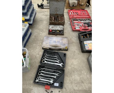 AN ASSORTMENT OF TOOLS TO INCLUDE A SPANNER SET AND A SCREW DRIVER SET ETC 