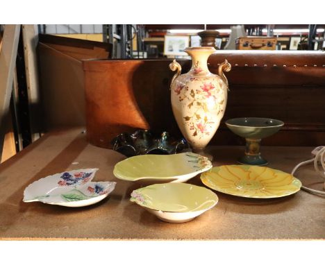 A QUANTITY OF CERAMICS TO INCLUDE CARLTONWARE, ROYAL WINTON, CARNIVAL GLASS BOWL, ETC., 