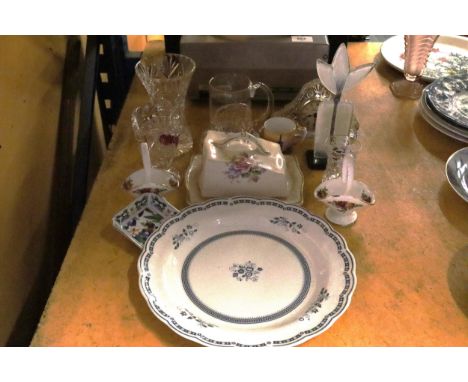 A QUANTITY OF COLLECTABLE ITEMS TO INCLUDE ARTHUR  WOOD, ROYAL DOULTON, ROYAL ALBERT, GLASSWARE, ETC 