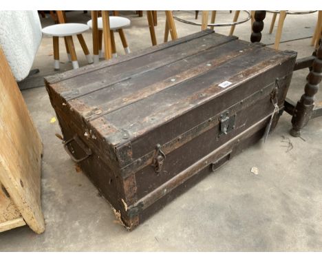A VICTORIAN CONMPRESSED FIBRE TRAVELLING TRUNK WITH WOODEN SLATS AND METAL FITTINGS 