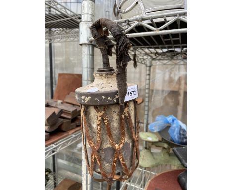 A VINTAGE OUTDOOR HANGING LIGHT FITTING 
