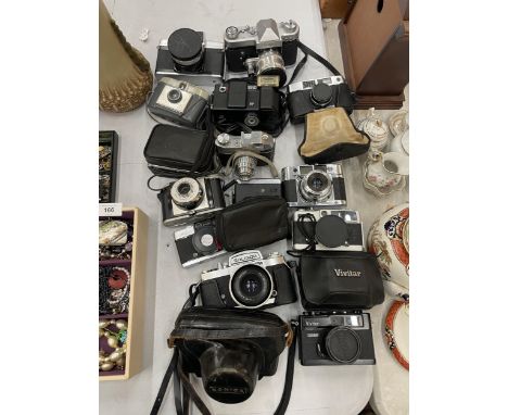 A COLLECTION OF VINTAGE CAMERAS TO INCLUDE NIKKOREX, RICOH, KONICA, COMET, VIVITAR, OLYMPUS, ETC - APPROX 16 IN TOTAL 
