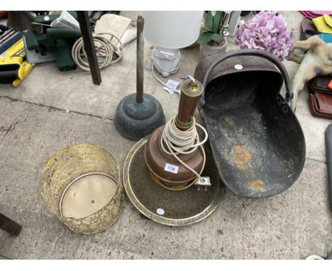 AN ASSORTMENT OF ITEMS TO INCLUDE A COPPER COAL BUCKET, A LAMP AND A POSSER ETC 
