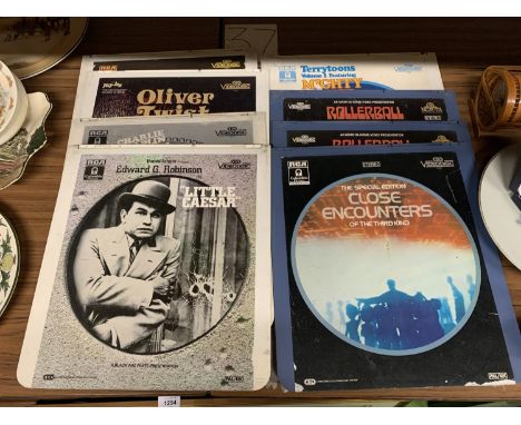 EIGHT VARIOUS VIDEO DISCS TO INCLUDE OLIVER TWIST, ROLLERBALL, CLOSE ENCOUNTERS ETC 