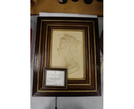 A FRAMED LIMITED EDITION  ROYAL WORCESTER PLAQUE PORTRAIT OF HER MAJESTY THE QUEEN ELIZABETH II MODELLED BY ARNOLD MACHIN TO 