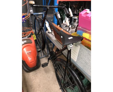 A gents Raleigh vintage bicycle (large frame) with 3 speed gears 