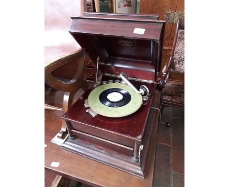 A Columbia Grafanola table top gramophone. 