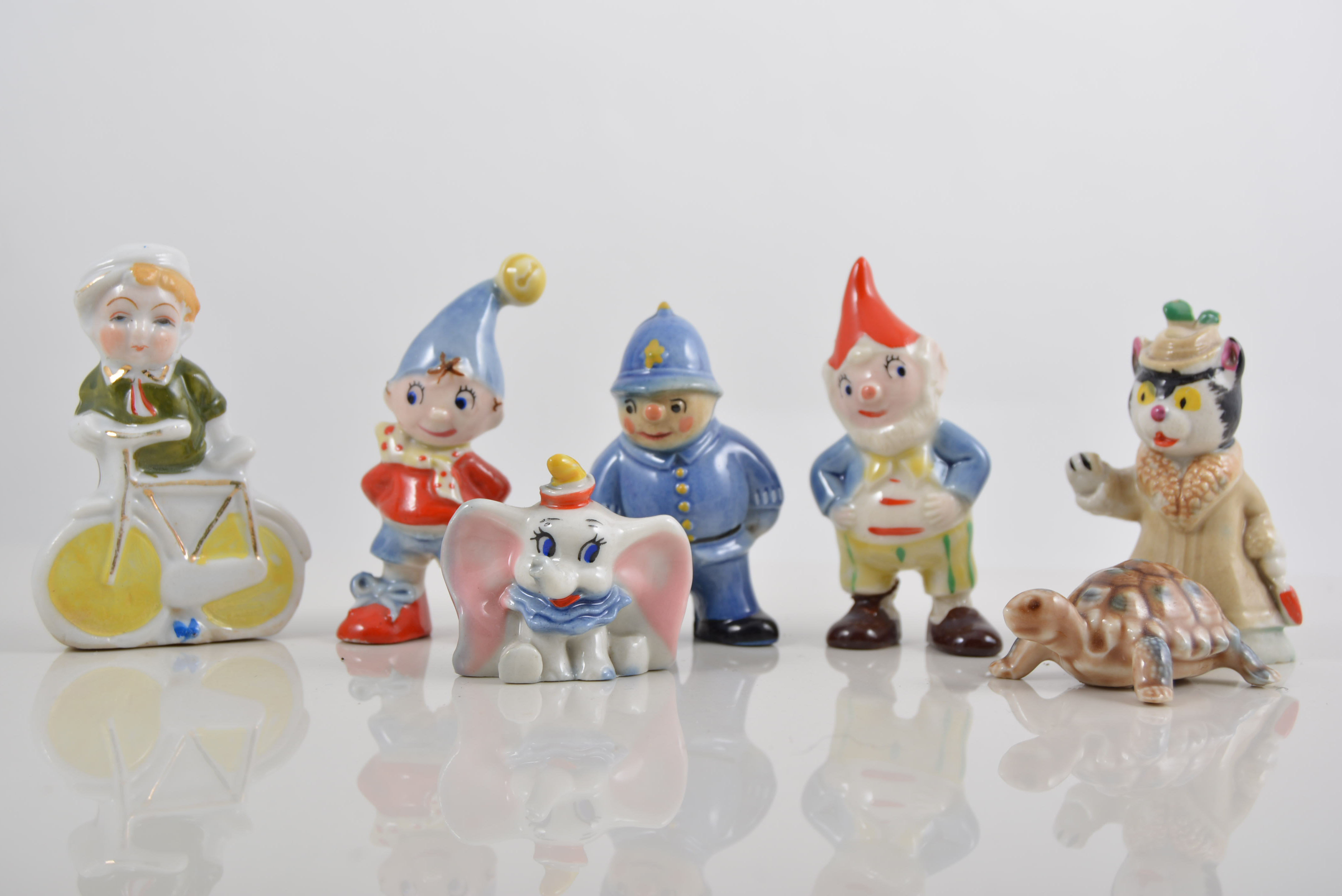 Wade Disney figures, tortoise and small figures "Made in Japan", (21)