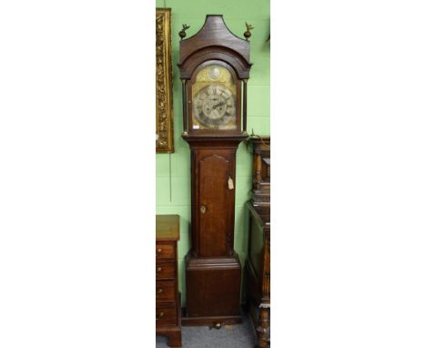 ~ An oak eight day longcase clock, arch brass dial with a silvered disc in the arch signed Robt Holborn, South-Cave, late 18t