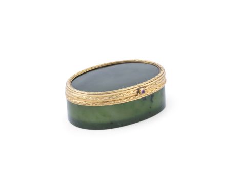 A SMALL NEPHRITE AND GOLD MOUNTED OVAL BOX, 20th century, with ruby cabouchon 