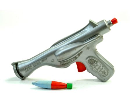 Original Merit Plastic (silver) Dan Dare Rocket Gun with single dart. Generally good.  Note: We are happy to provide addition