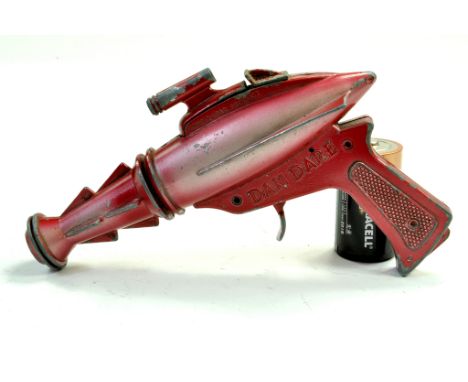 Lone Star Metal Dan Dare Space Gun. Battery not included! Generally Good.  Note: We are happy to provide additional images of