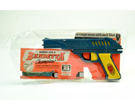 Britains No. 999 Plastic Bandetta Elastic Band Toy Gun. Carded issue is excellent.  Note: We are happy to provide additional 