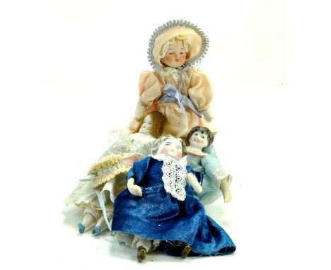A group of vintage miniature dolls. Various types. Fair to good.  Note: We are happy to provide additional images of any lot.