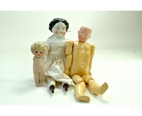 A trio of vintage issue dolls, fair only for spares / repairs. Note: We are happy to provide additional images of any lot. Pl