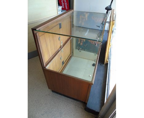 EARLY 20TH CENTURY JEWELLERS (TIMEX LTD) MIRRORED DISPLAY CABINET