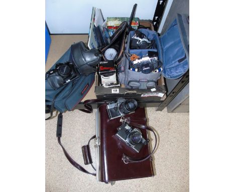 SACAR CAMERA IN FITTED CASE + OTHERS INCLUDING LENSES