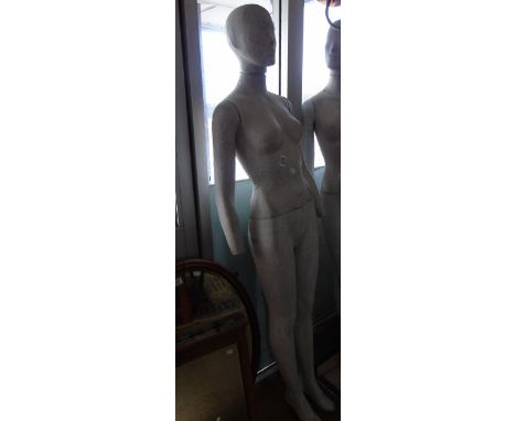 VINTAGE MANNEQUIN