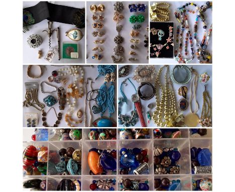 A mixed lot comprising loose Venetian and painted glass beads, modern costume jewellery and ladies watches, a faux pearl neck