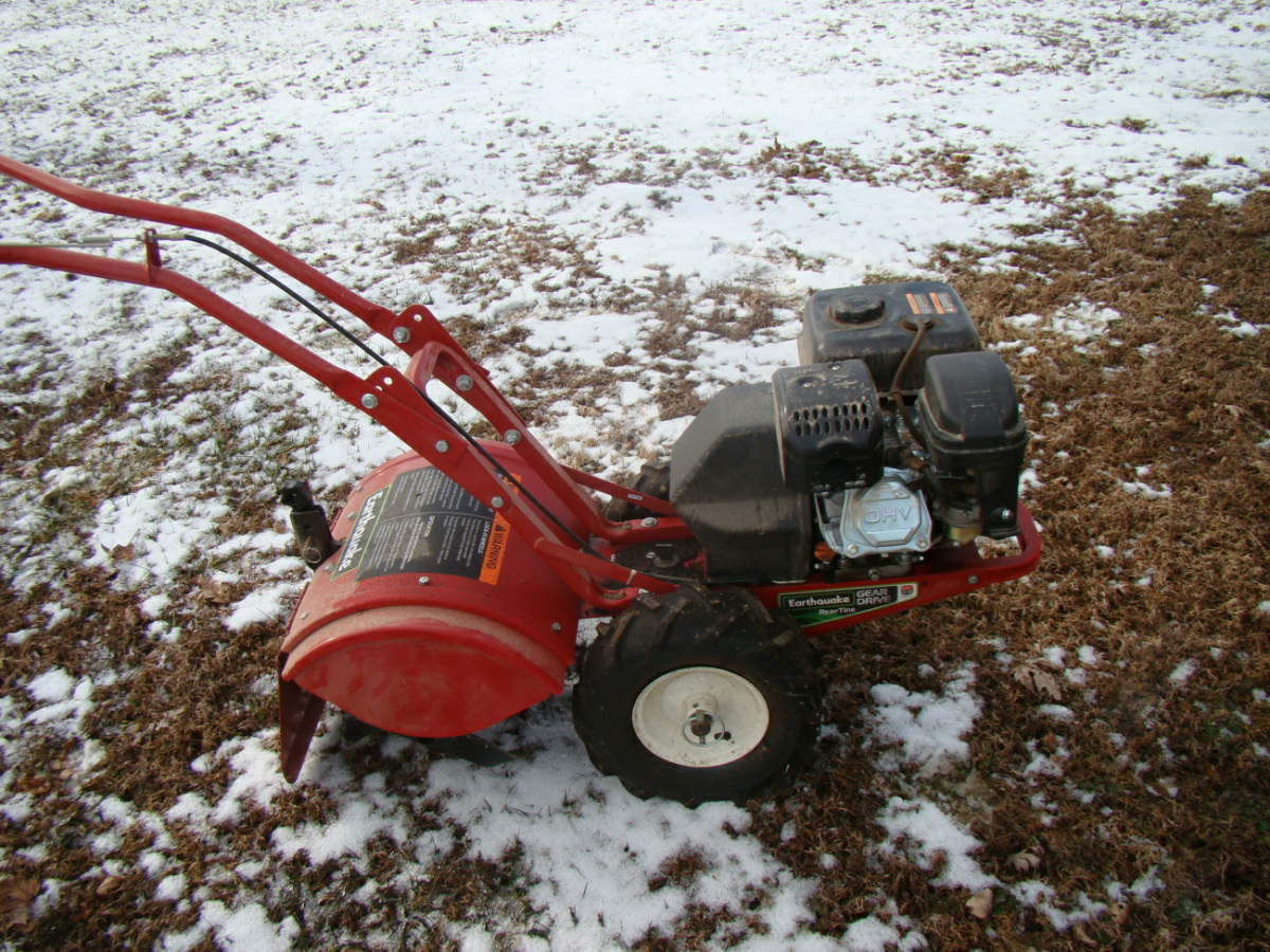 Rear Tine walk behind 212cc Earthquake garden tiller