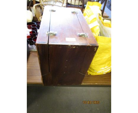 PLYWOOD FORMED WOODWORKING TOOLBOX 