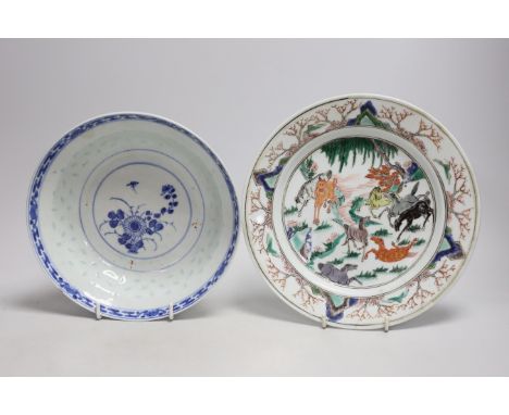 A Chinese famille verte ‘eight horses’ plate, Kangxi period, together with an early 20th century blue and white ‘rice grain’ 