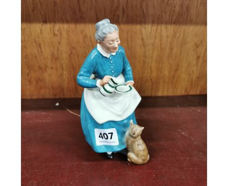 ROYAL DOULTON FIGURINE - THE FAVOURITE