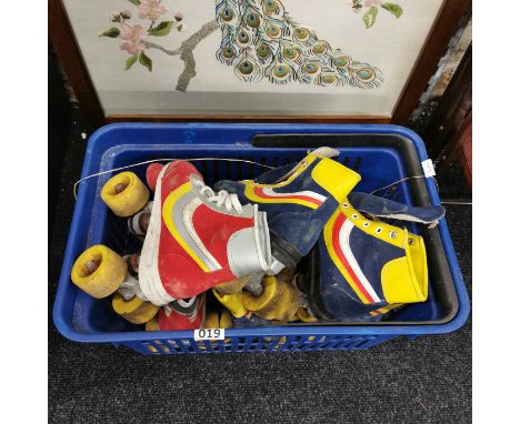 QUANTITY OF VINTAGE ROLLER SKATES