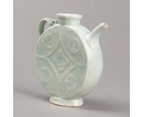 A QINGBAI GLAZED PORCELAIN EWER, YUAN TO MINGChina, Yuan dynasty (1279-1368) to Ming Dynasty (1368-1644). Of flattened circul