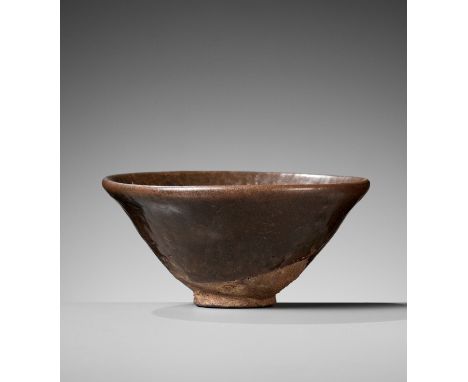 A JIAN PERSIMMON GLAZED TEA BOWL, SONG DYNASTY 宋代柿紅釉建盞China, 960-1279. The conical bowl rising from a short ring foot, covere