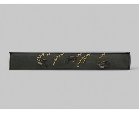 A FINE SHAKUDO AND GOLD KOZUKA DEPICTING THREE SWALLOWSUnsignedJapan, 19th century, Edo period (1615-1868)Finely worked on na