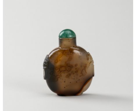 A SHADOW AGATE SNUFF BOTTLE, 19TH CENTURYChina, Qing Dynasty (1644-1912). Of compressed globular form, rising from an oval fo