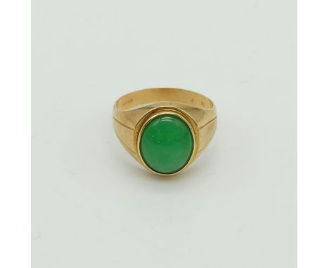 A 14K Yellow Gold Jade Dress Ring. Size Q. 4.7g 