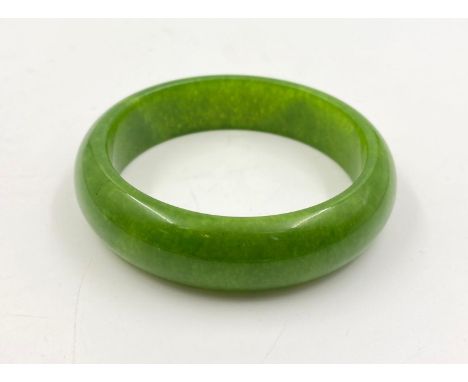 Jade green bangle, 62mm diameter 