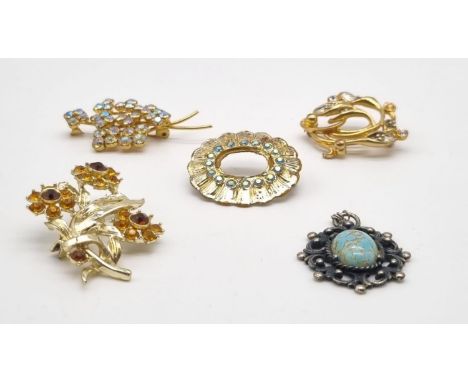Five Vintage Brooches with Different Coloured Stone and Gemstone Decoration. 