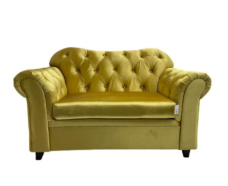 Chesterfield shaped snuggler sofa, upholstered in buttoned gold fabric, with scatter cushionsDimensions: Height:&nbsp;89cm&nb