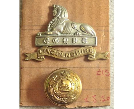 British WWI Lincolnshire Regiment Cap Badge (Bi-metal, slider) with The Lincolnshire button 