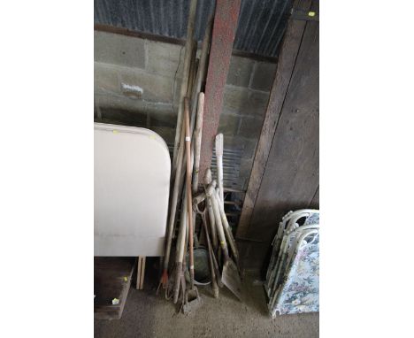 A large quantity of vintage garden tools to include hoes, scoops, dibbers, shovels etc.