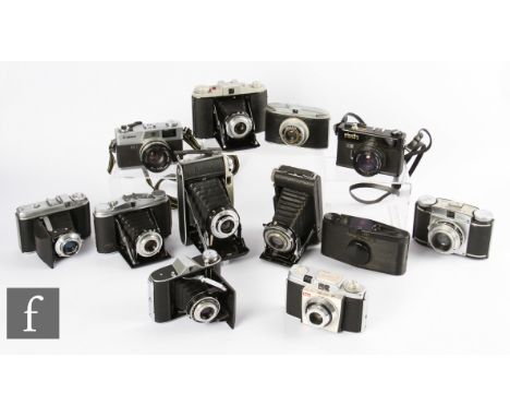 A collection of various 35mm and folding cameras, to include a Kodak No. 1 Kodamatic, a Canon QL, a Minolta Hi-Matic E, an Ag