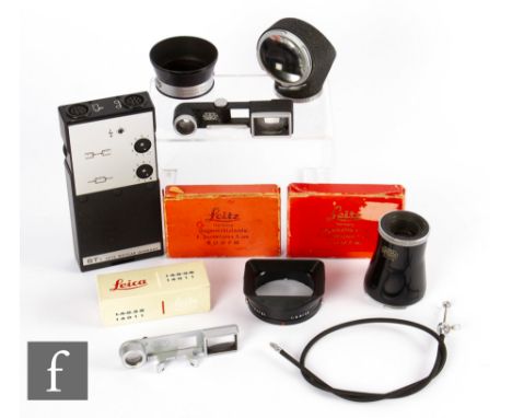 A collection of various Leica accessories, to include boxed SOOFM collapsible hoods, 14011 boxed rangefinders and further ran