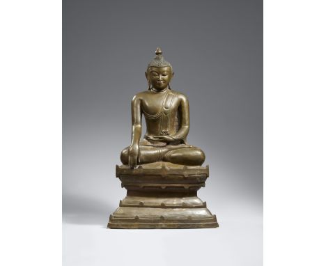 Großer Buddha Shakyamuni. Bronze. Birma, Arakan. 18./19. Jh.Im Meditationssitz auf einem sanduhrförmigen, gestuften Sockel. D