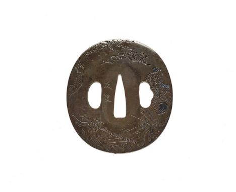 Tsuba. Shibuichi. In der Art von Hamano Masayuki. 18./19. Jh.Bez.: MasayukiOval. In Gravur Kôsekikô zu Pferd auf einer Brücke
