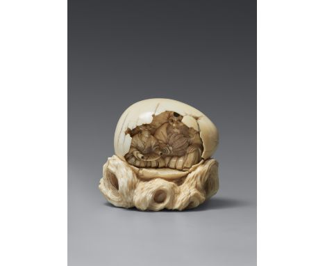 Okimono-Netsuke. Sôjôbo und Yoshitsune. Elfenbein. 2. Hälfte 19. Jh.Sign. in doppelt umrandeter Kartusche: Shûzan sakuIn eine