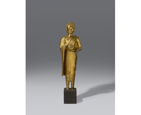 Buddha. Bronze. Thailand, Ratanakosin. 20. Jh.Stehend in Mönchstracht, das sanghati hüllt den ganzen Oberkörper ein, alle Gew