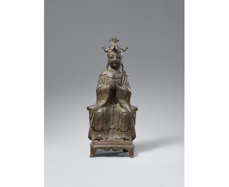 Die daoistische Göttin Bixia Yuanjun. Bronze. Späte Ming-ZeitBreitbeinig auf einer Bank sitzend, die winzigen beschuhten Füße