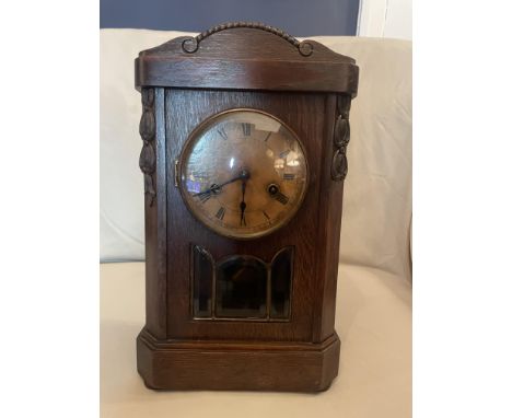 VICTORIAN OAK MANTLE CLOCK
An attractive Victorian oak mantle clock. Good condition, movement working. No key. Bevelled glass