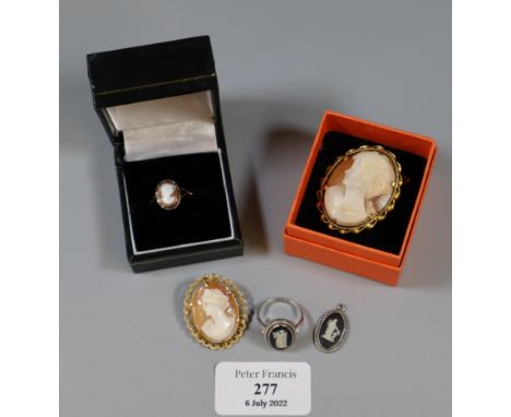 Collection of assorted cameo brooches and a cameo ring.  (B.P. 21% + VAT) 