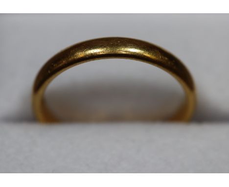 22ct gold wedding ring 4.6g approx.  size Q.  (B.P. 21% + VAT) 